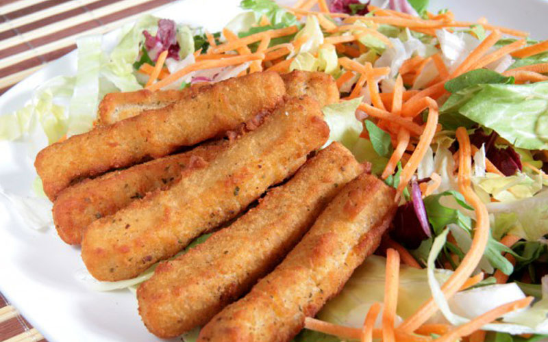 Сочные мясные палочки в кляре, с хрустящей корочкой
