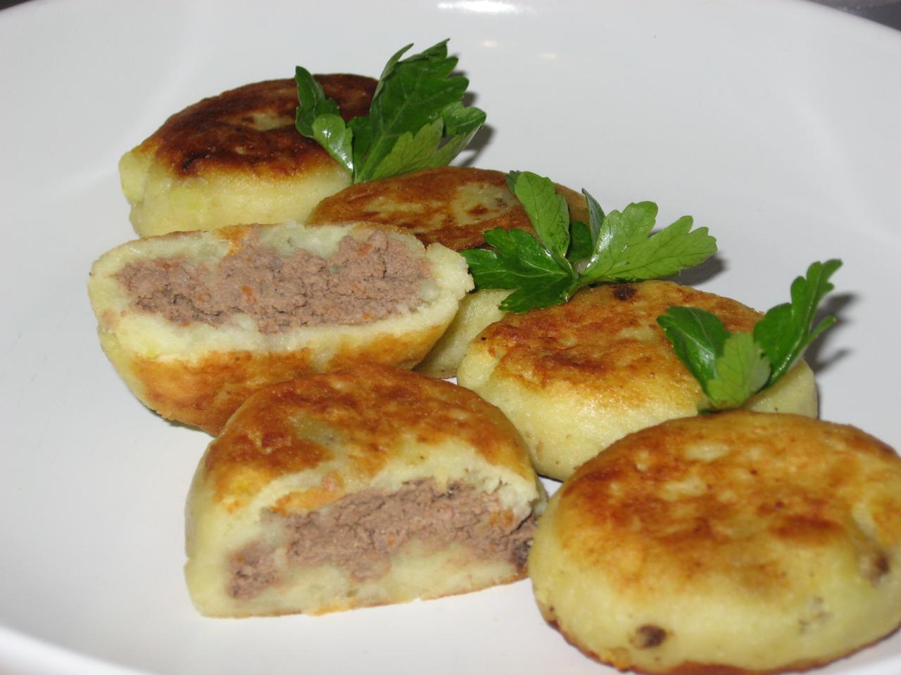 Котлеты из картофеля с печеночной начинкой Котлеты из картофеля с печеночной начинкой