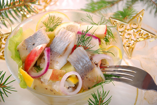Салат из сельди, картофеля и яблока