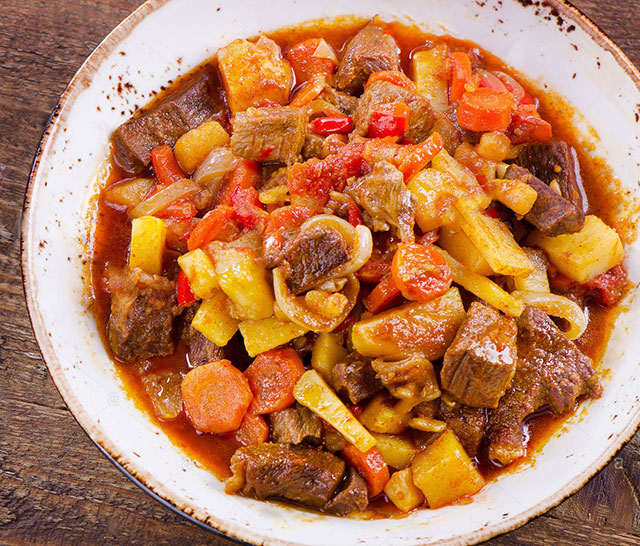 Тушёная картошка с мясом в казане