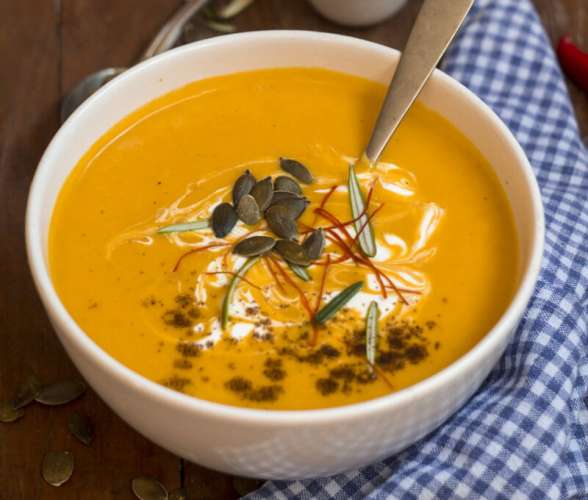 5 рецептов вкусных детокс-супов, которые помогут похудеть