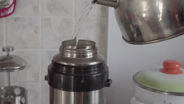 Свекровь поделилась рецептом отвара, который помог ей нормализовать давление и снизить холестерин